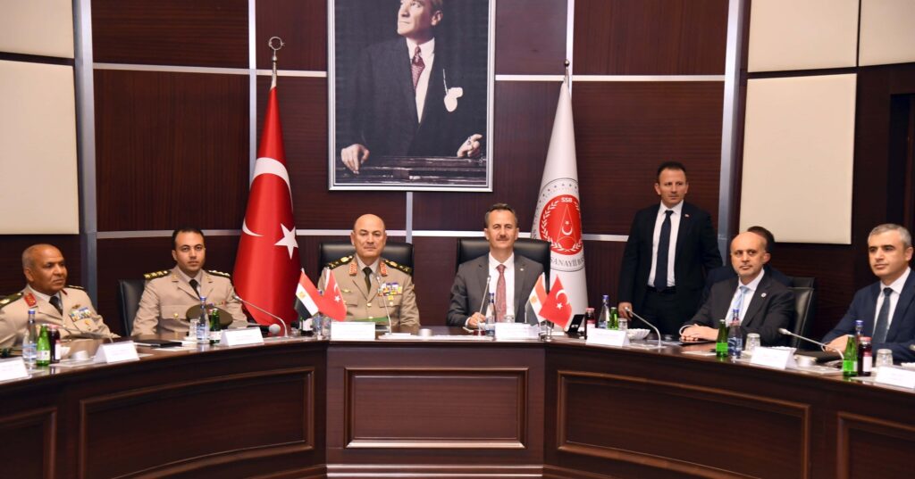 عودة رئيس الأركان إلى الوطن بعد انتهاء زيارته الرسمية إلى تركيا - موجز مصر