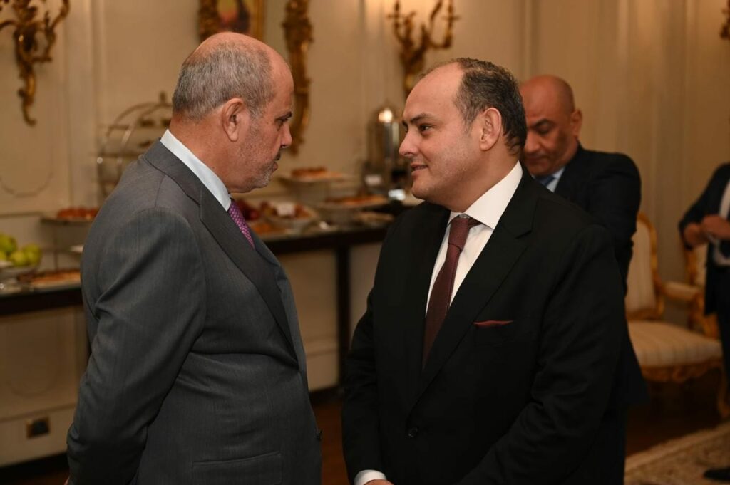"جلسة بين وزير التجارة ونظيره الأردني لبحث تعزيز الروابط الاقتصادية والتجارية والصناعية بين البلدين" - موجز مصر