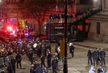 بسبب التظاهرات المؤيدة للفلسطينيين .. شرطة نيويورك تقتحم جامعة كولومبيا وتعتقل عشرات الطلاب
