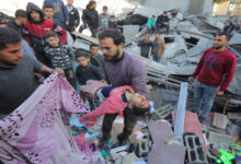 7 شهداء بينهم أطفال في غارة إسرائيلية على منزل بمدينة رفح الفلسطينية