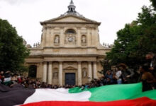 وقفة تضامنية مع فلسطين في محيط جامعة السوربون في فرنسا